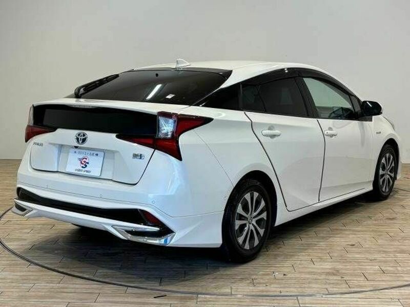 PRIUS-13