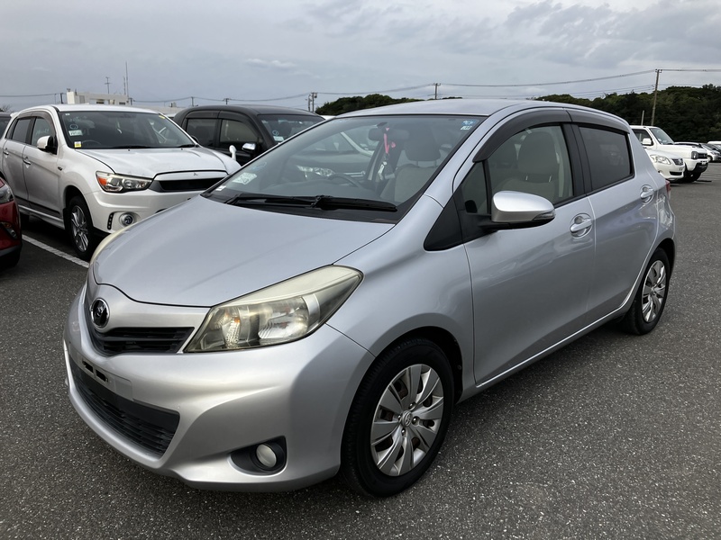 TOYOTA　VITZ