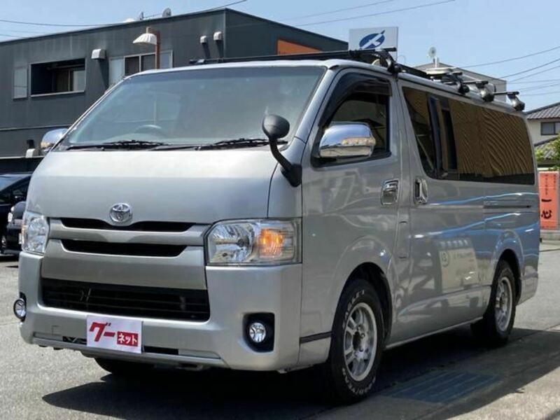 TOYOTA HIACE VAN