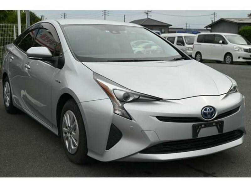 TOYOTA　PRIUS