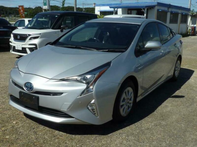 TOYOTA　PRIUS