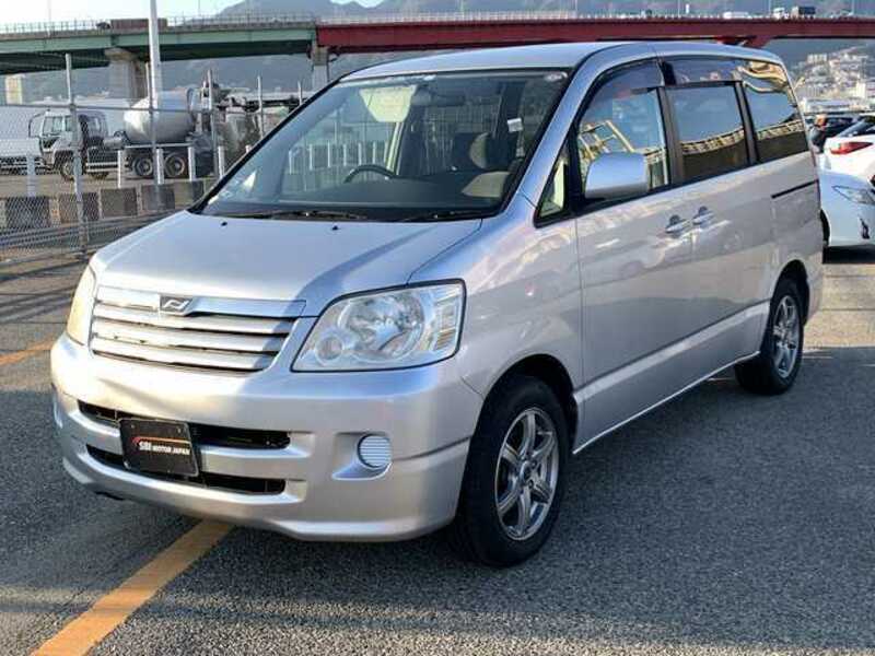 TOYOTA　NOAH