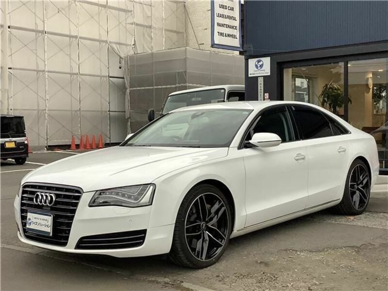 AUDI　A8