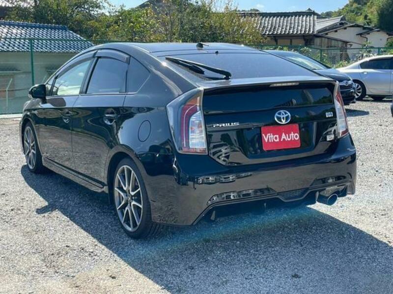 PRIUS-17