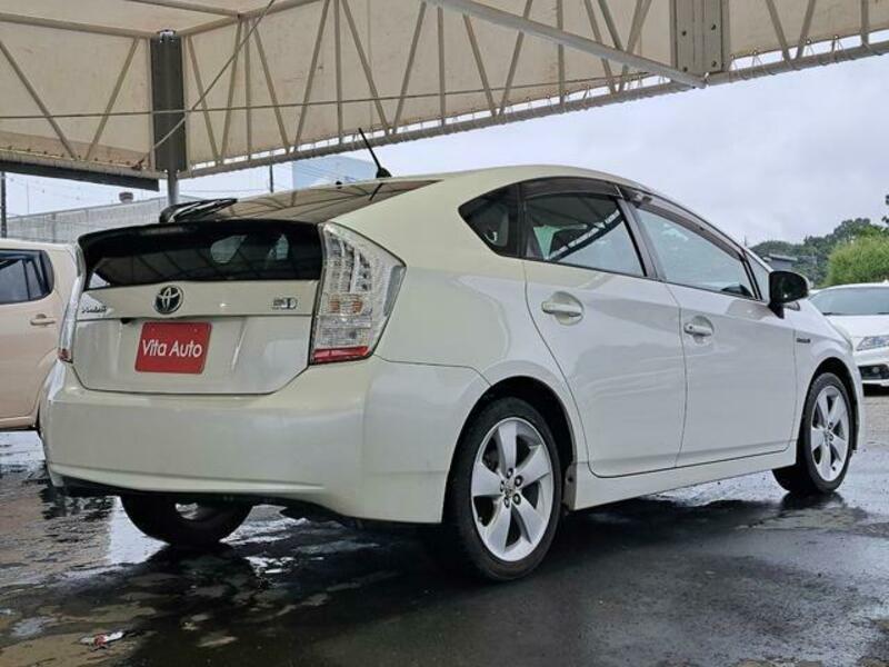 PRIUS-4