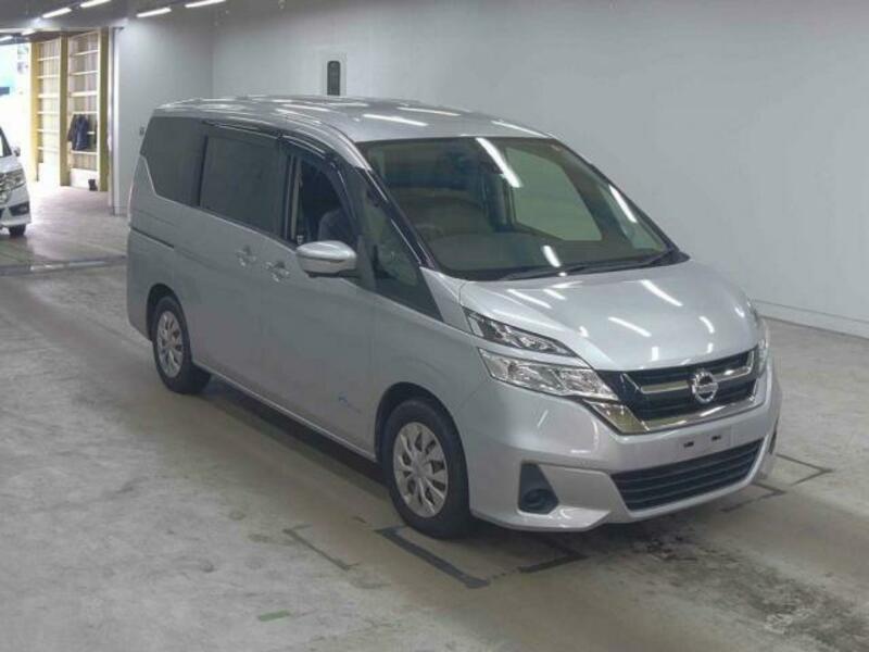 NISSAN　SERENA