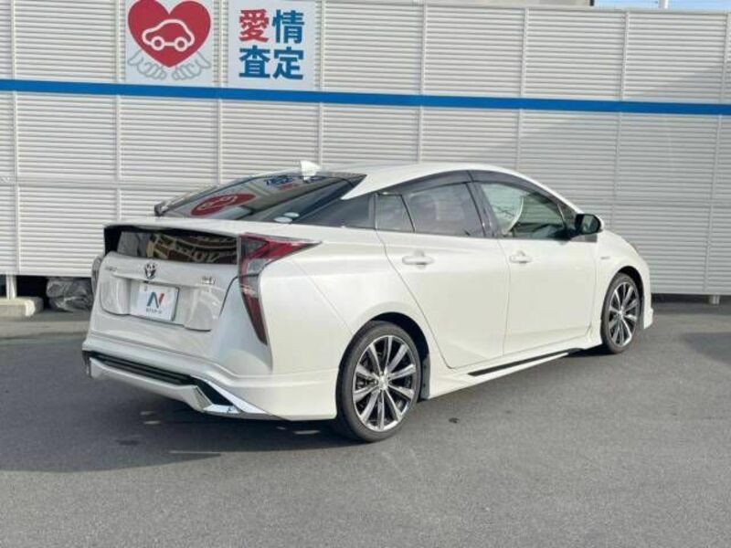 PRIUS-16