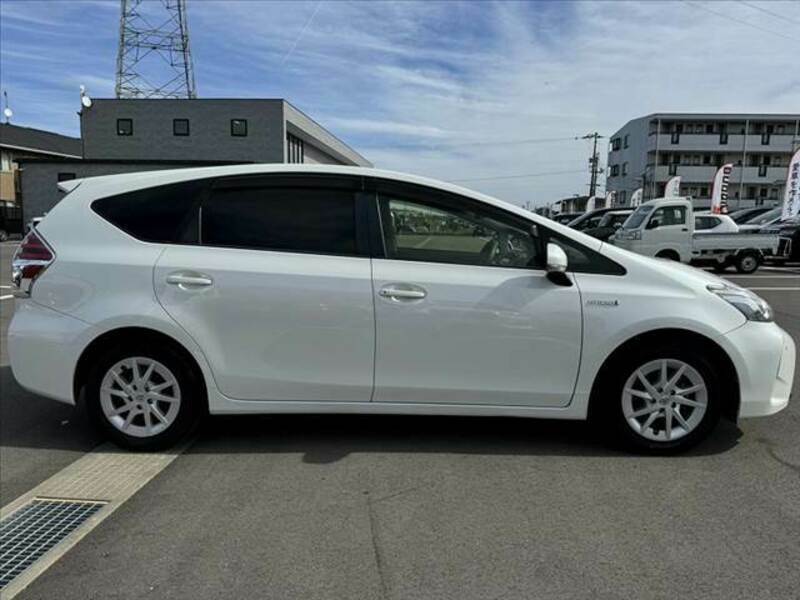 PRIUS ALPHA-12