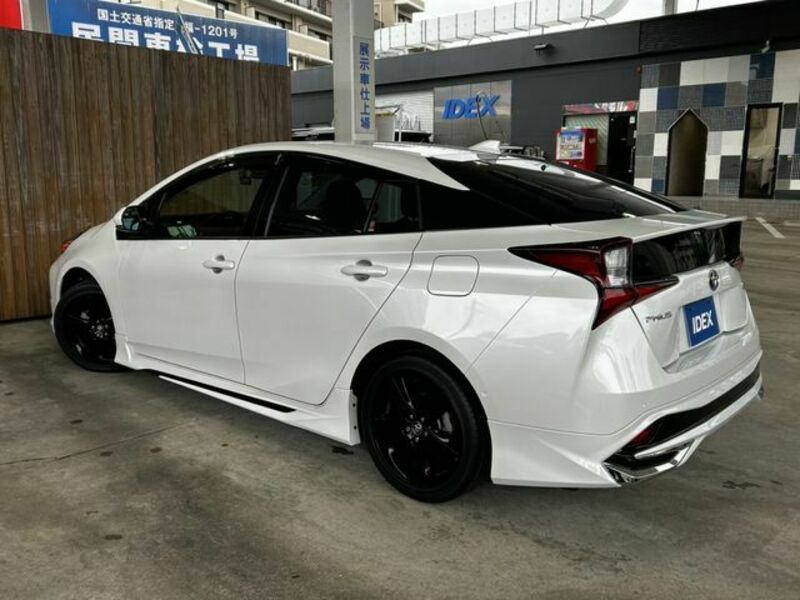 PRIUS-8