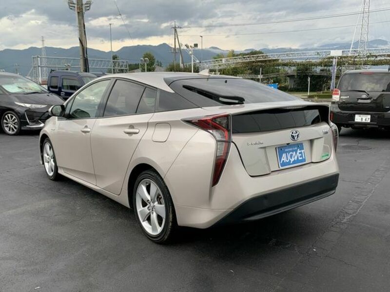 PRIUS-4