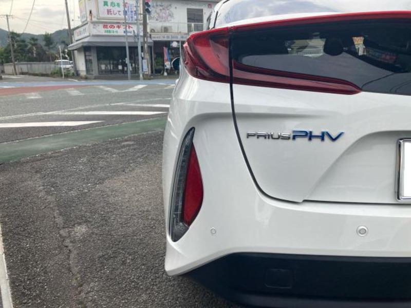 PRIUS PHV-13