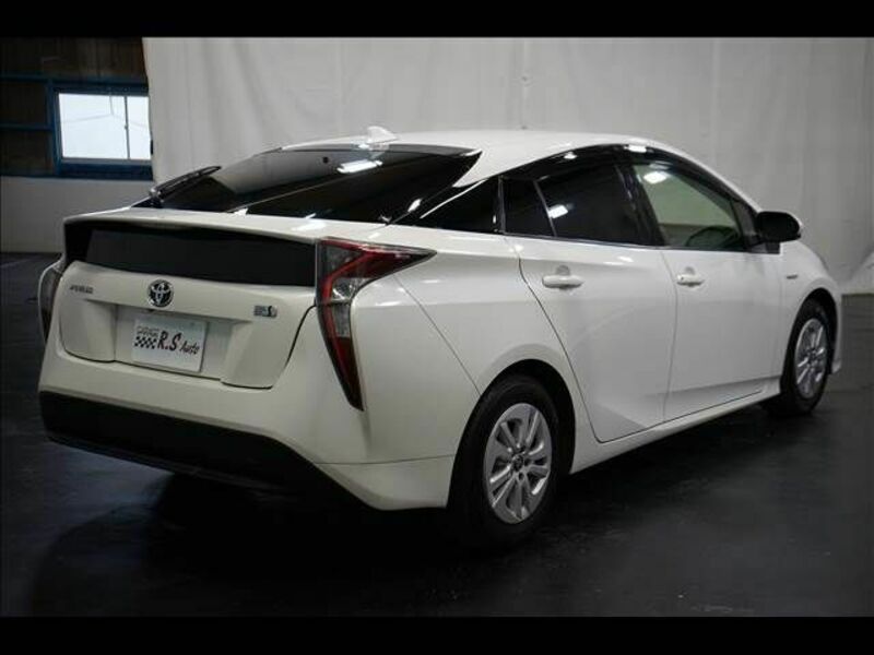 PRIUS-8