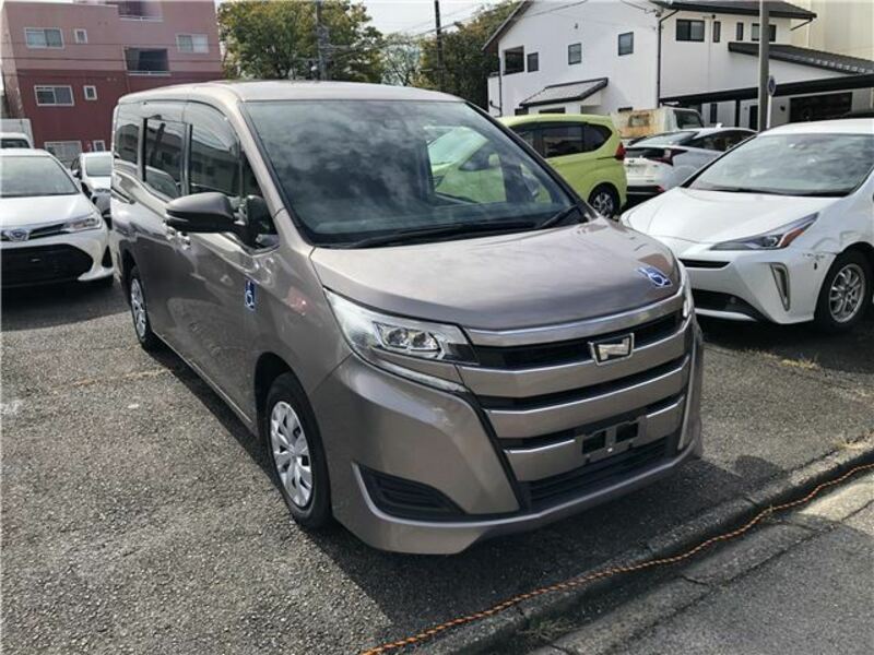 TOYOTA　NOAH