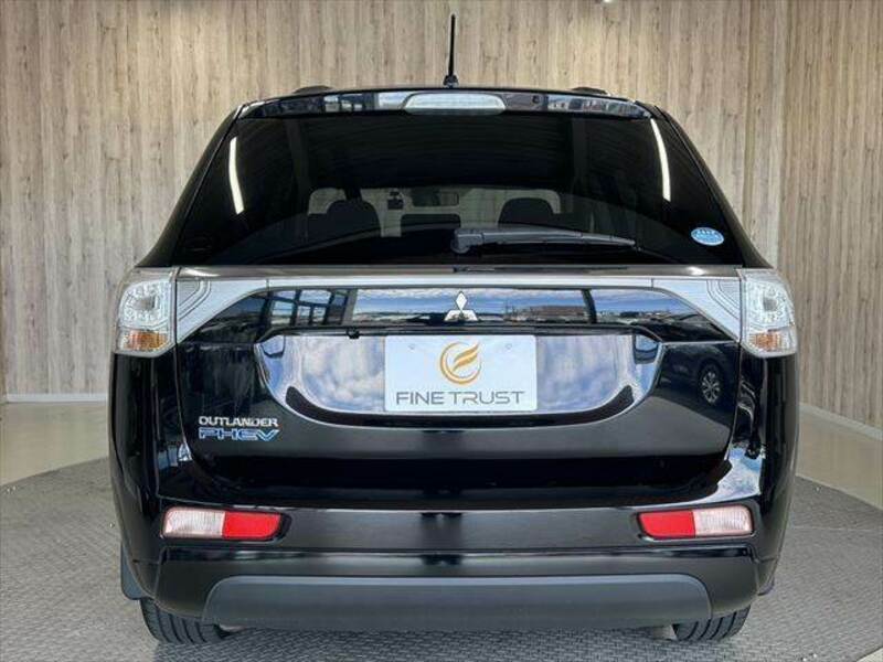 OUTLANDER PHEV-18