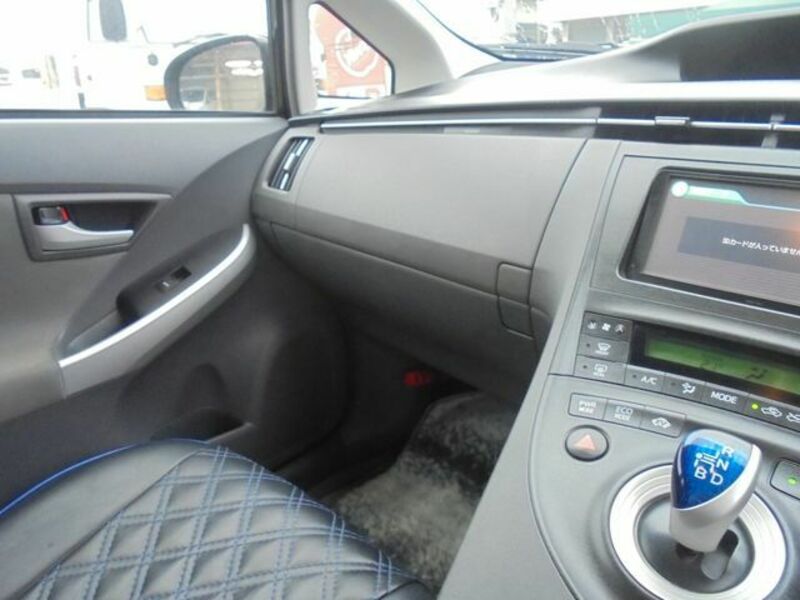 PRIUS-12