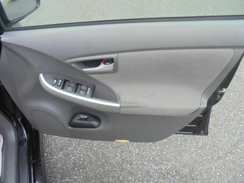 PRIUS-13