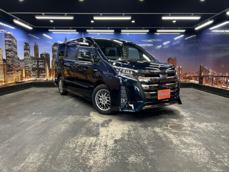 TOYOTA　NOAH