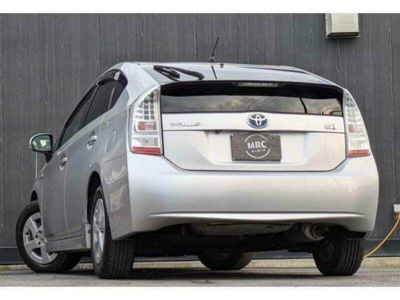 PRIUS-4