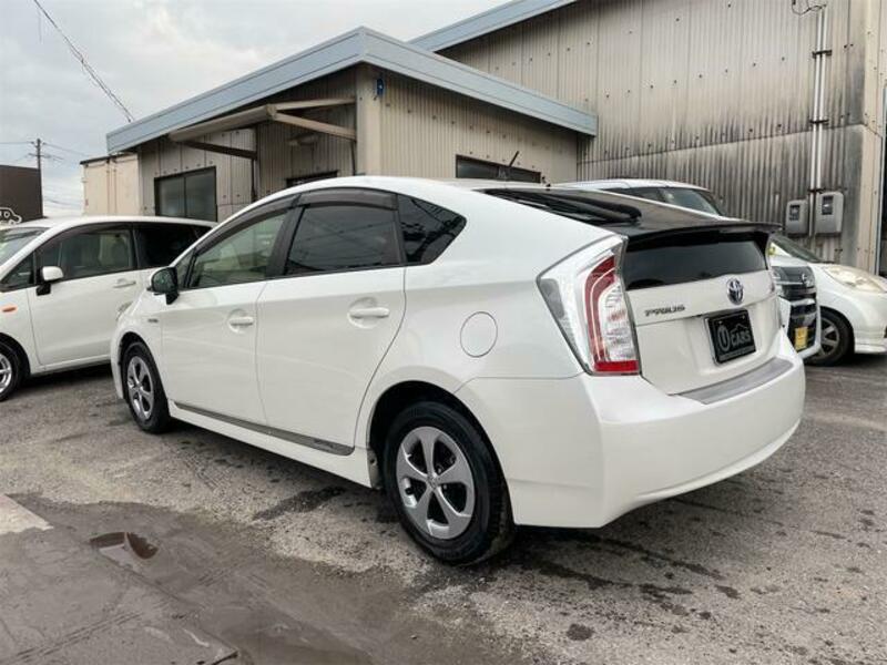 PRIUS-8