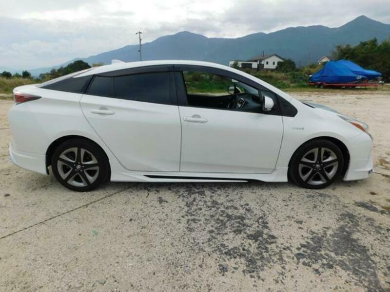 PRIUS-4