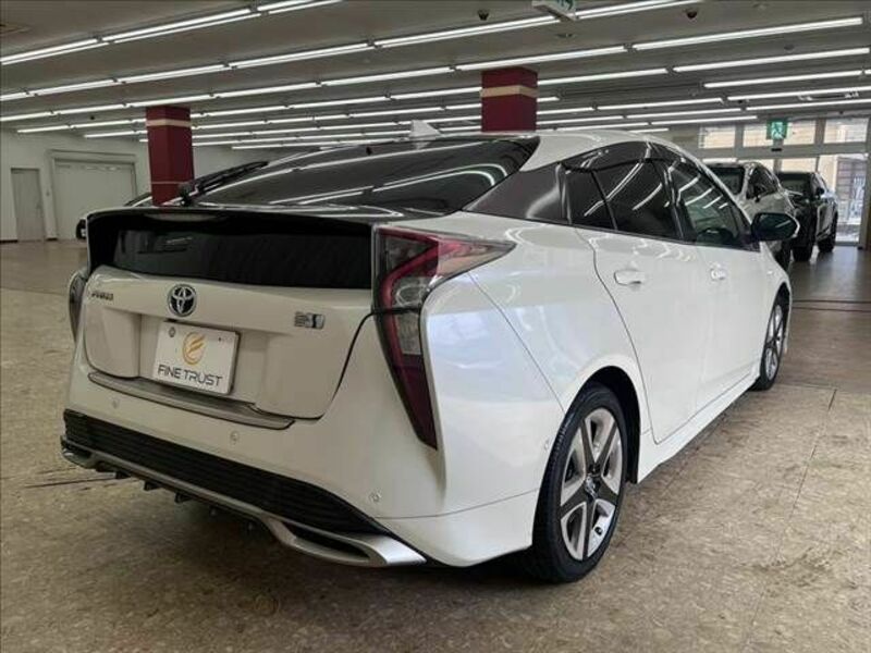 PRIUS-17