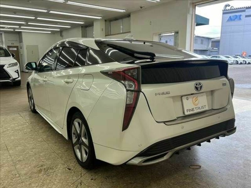 PRIUS-18