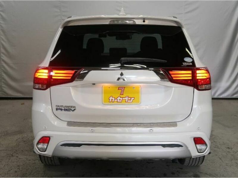 OUTLANDER PHEV-23