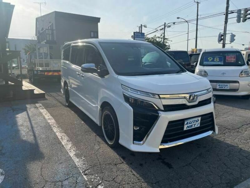 TOYOTA　VOXY