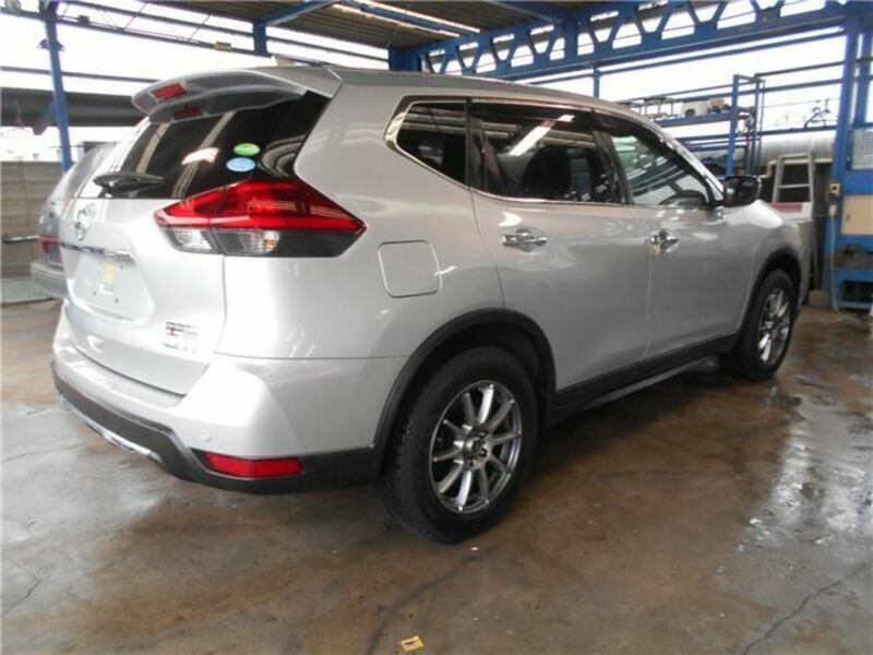 X-TRAIL-1