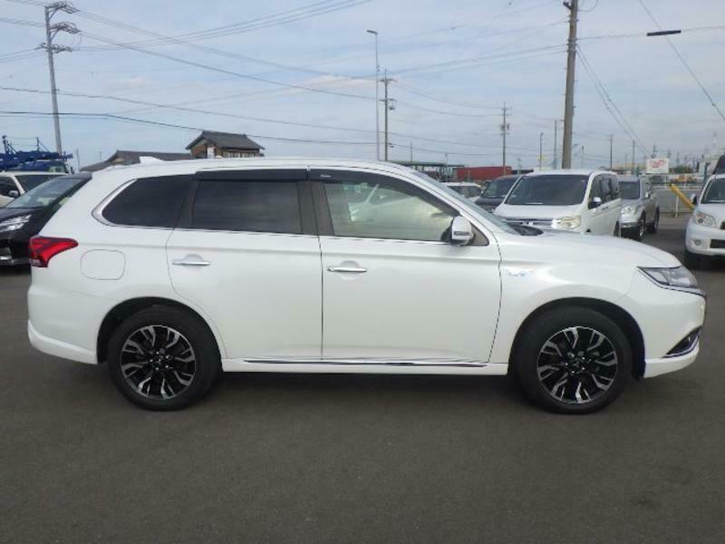 OUTLANDER PHEV-31