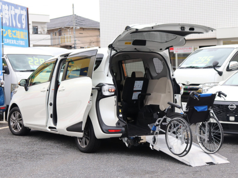 TOYOTA　SIENTA