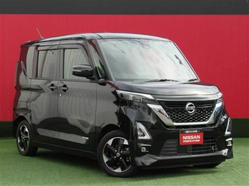 NISSAN　ROOX