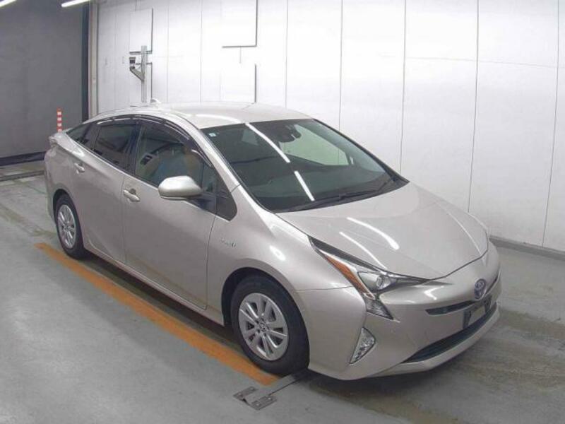 TOYOTA　PRIUS