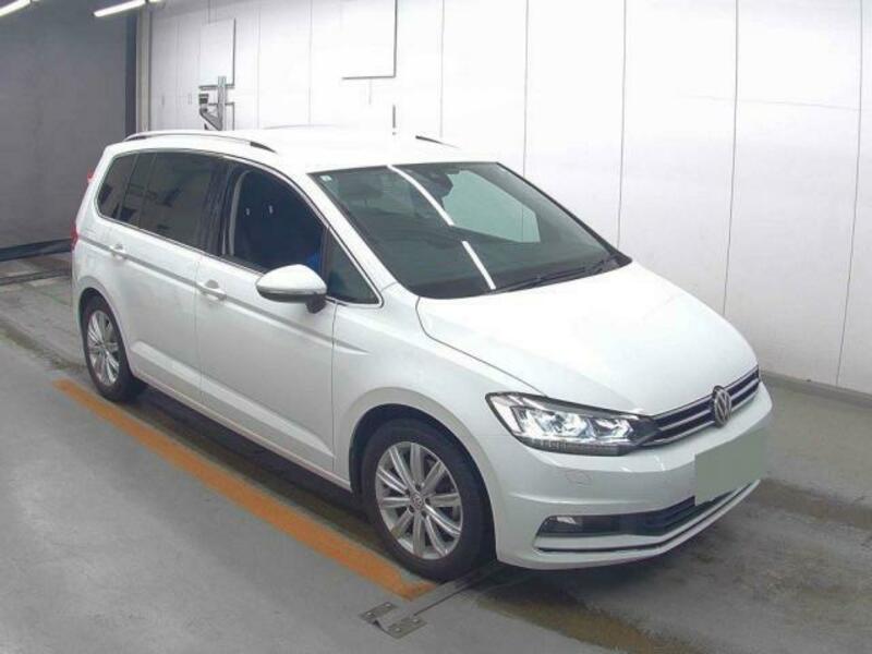 VOLKSWAGEN　GOLF TOURAN