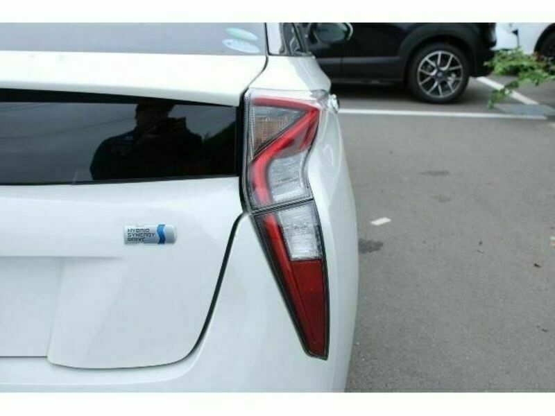 PRIUS-12