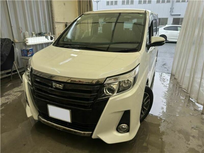 TOYOTA　NOAH