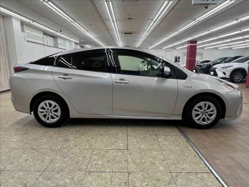 PRIUS-16