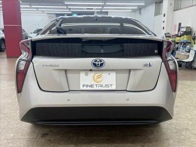 PRIUS-17