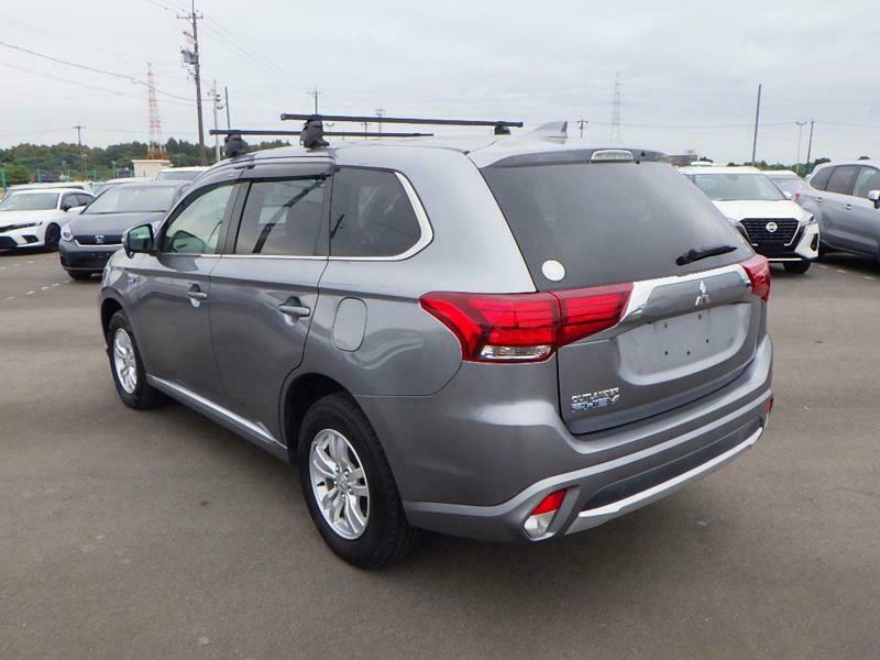 OUTLANDER PHEV-37