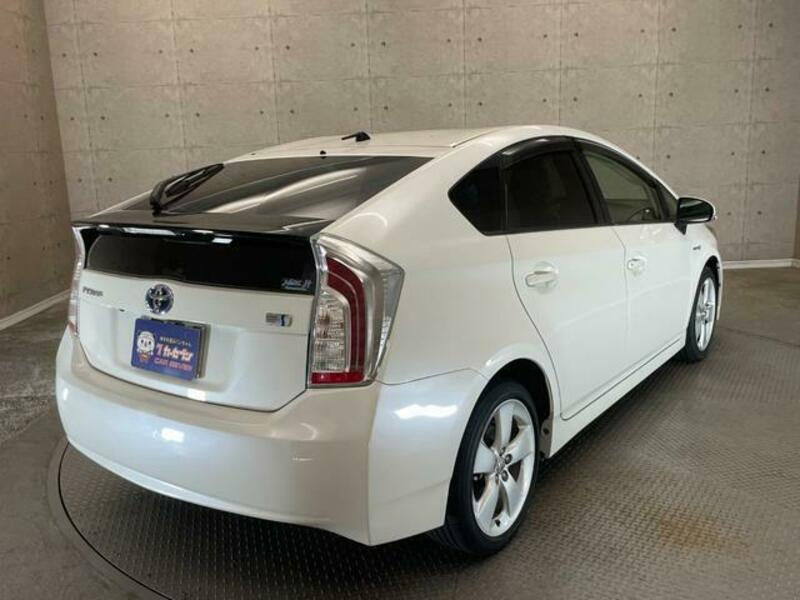 PRIUS-8