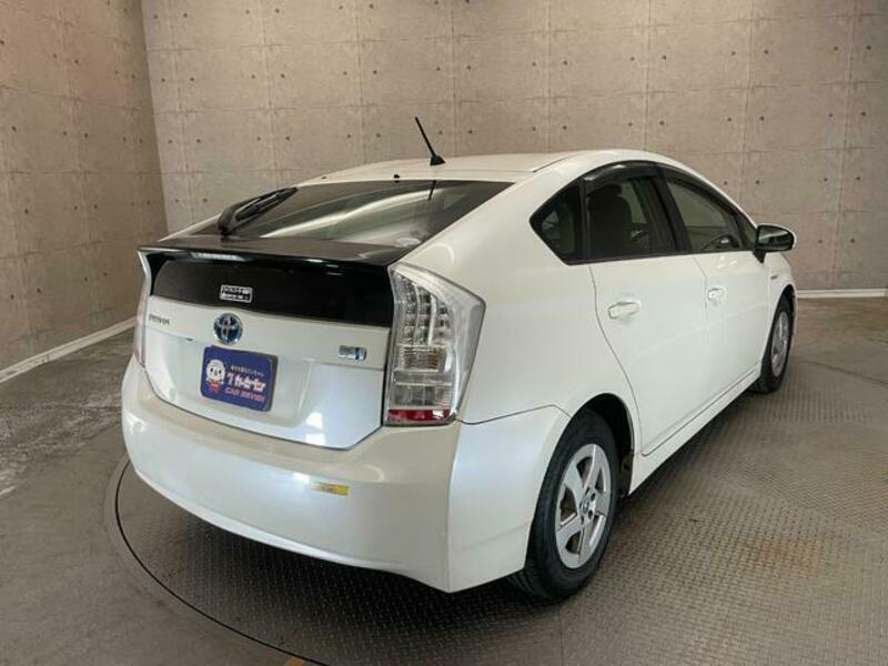 PRIUS-8