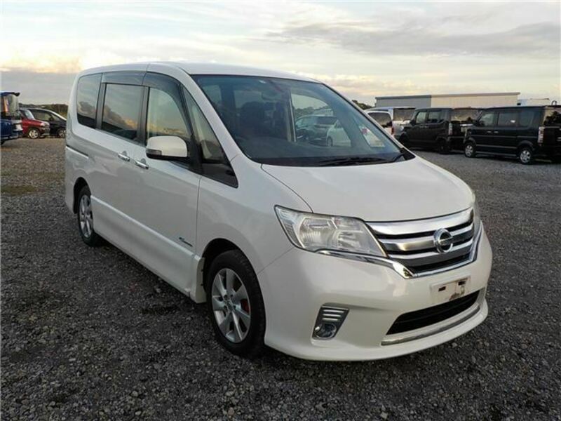 NISSAN　SERENA