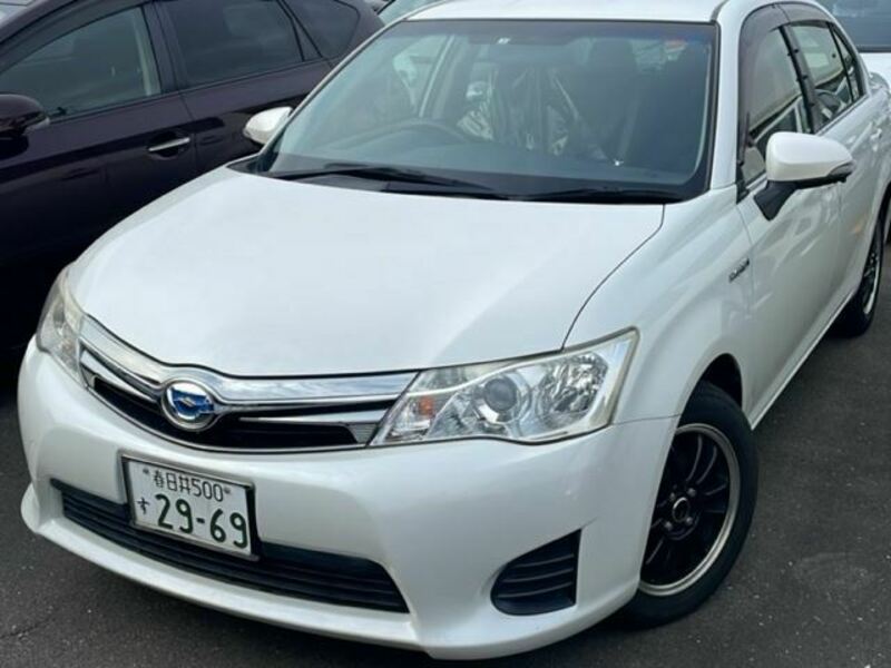 TOYOTA　COROLLA AXIO