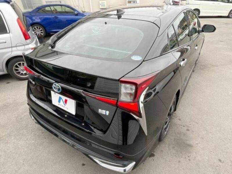 PRIUS-17