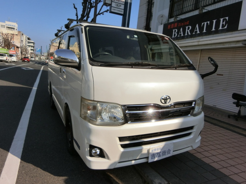 TOYOTA HIACE VAN