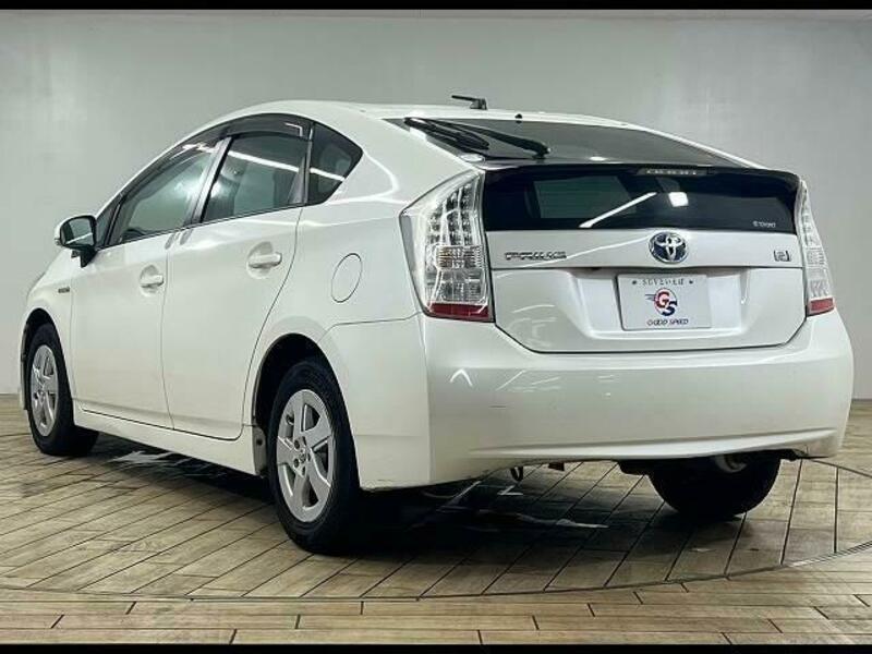 PRIUS-16