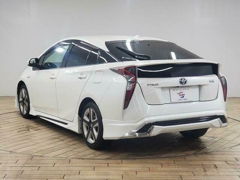 PRIUS-16