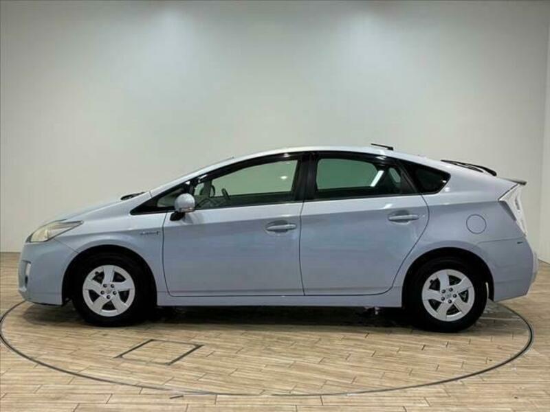 PRIUS-16