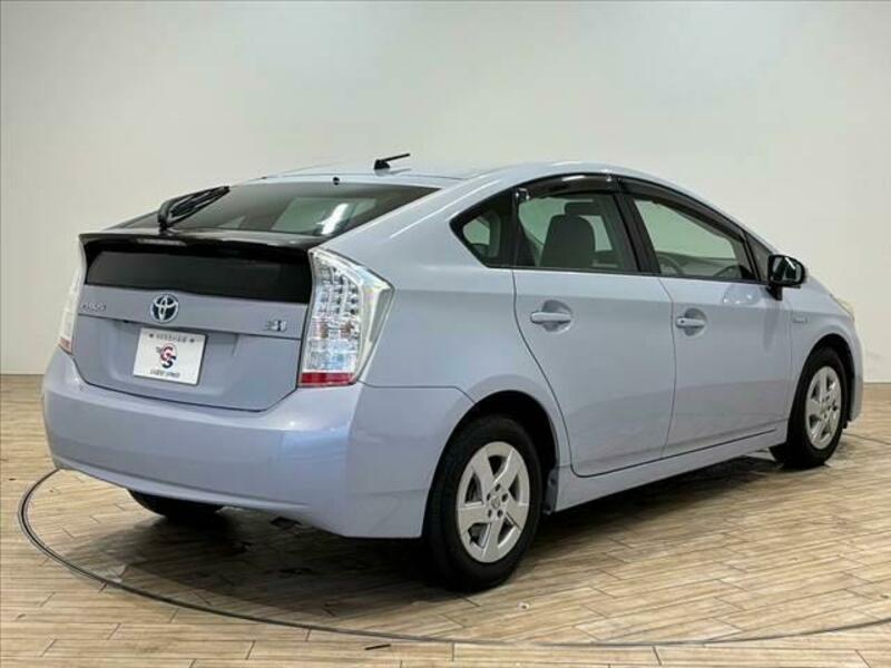 PRIUS-13