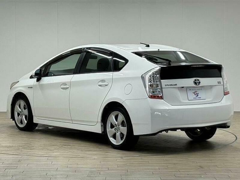 PRIUS-16